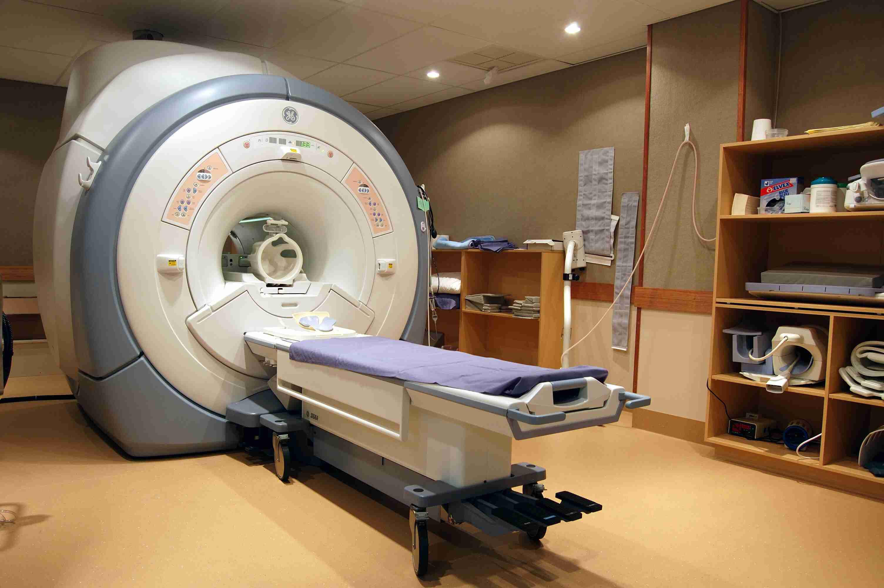 MRI (Magnetic Resonance Imaging)